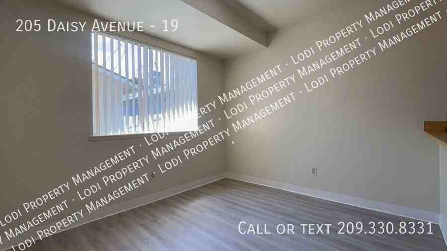 205 Daisy Ave #19 - Photo 7 of 23