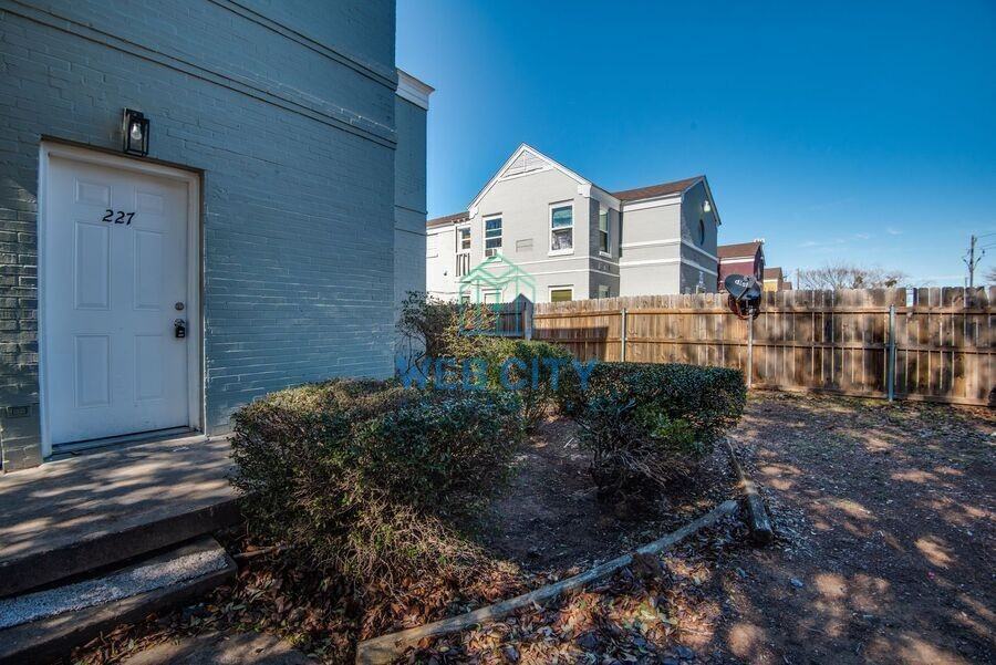 227 Se 13th St - Photo 2 of 12