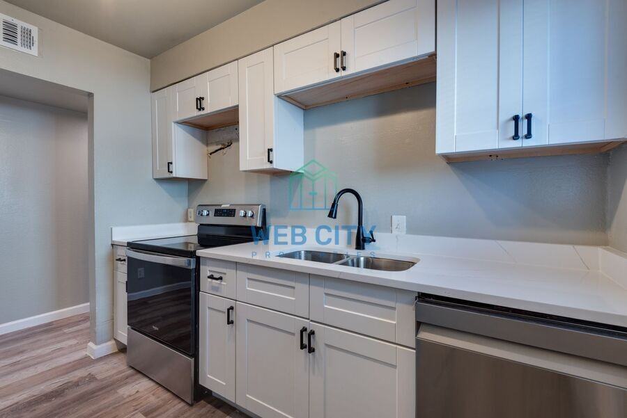 227 Se 13th St - Photo 4 of 12