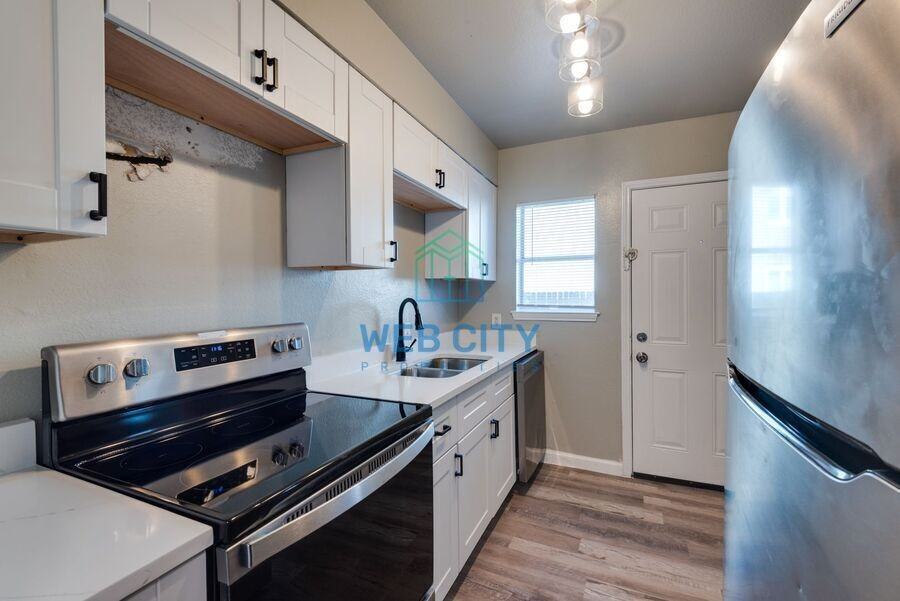 227 Se 13th St - Photo 5 of 12
