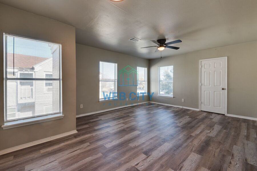 227 Se 13th St - Photo 6 of 12