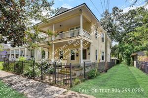 featured image of 424 E 6th St