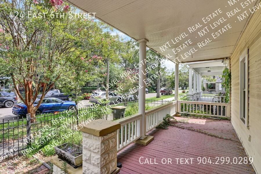 424 E 6th St - Photo 2 of 38