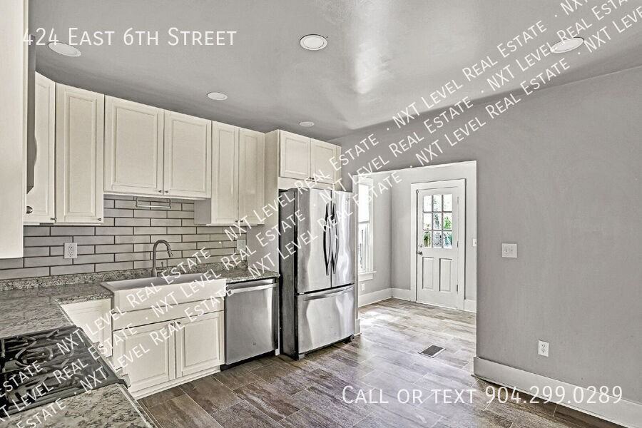 424 E 6th St - Photo 7 of 38