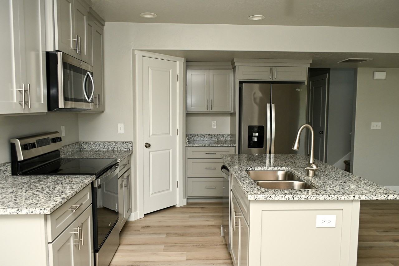 2221 S 1180 W - Photo 6 of 22