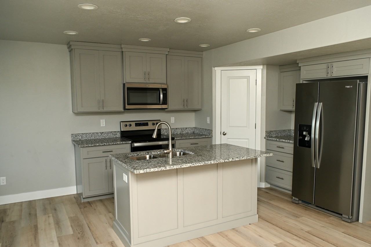 2221 S 1180 W - Photo 7 of 22