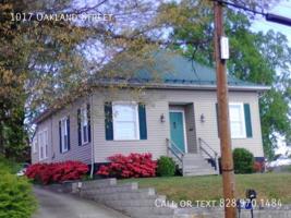 featured image of 1017 Oakland St
