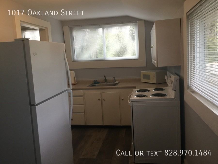 1017 Oakland St - Photo 3 of 15