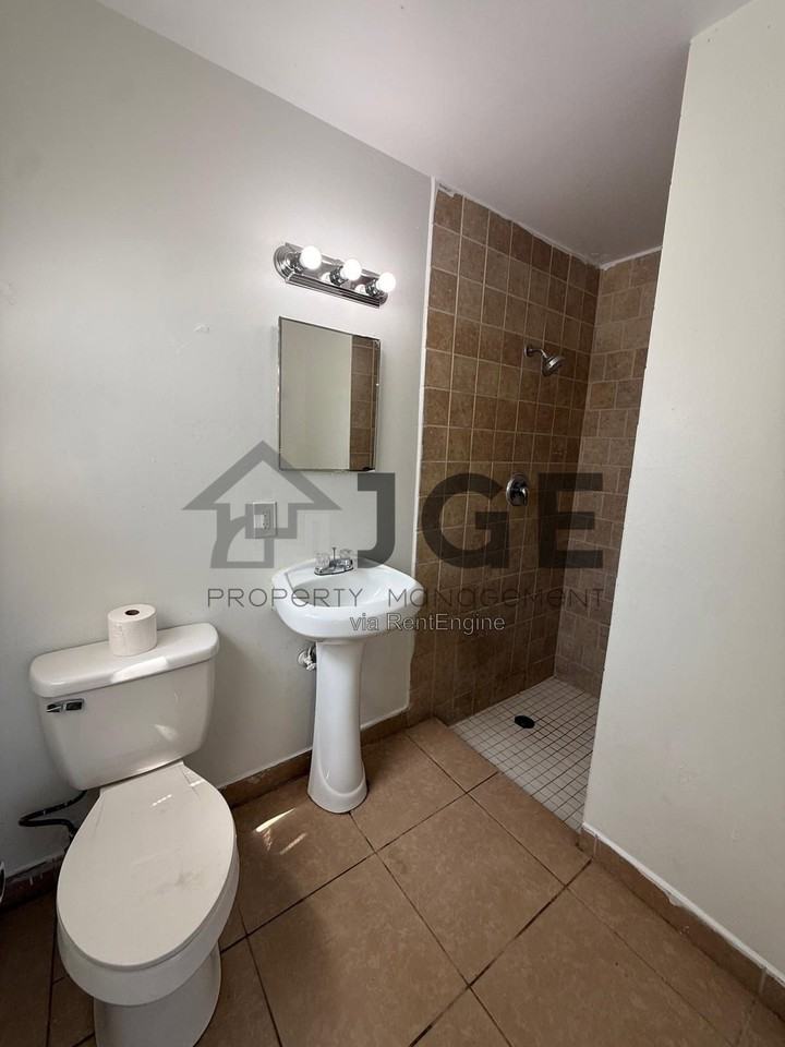 1218 W 25th St - Photo 5 of 11