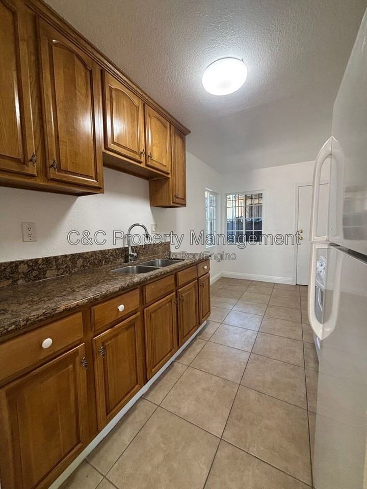 1143 W 91st St - Photo 4 of 14