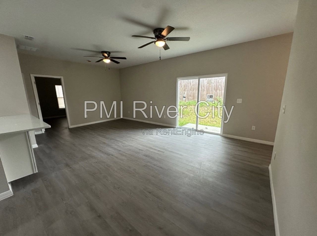 6715 Bakersfield Dr - Photo 3 of 14