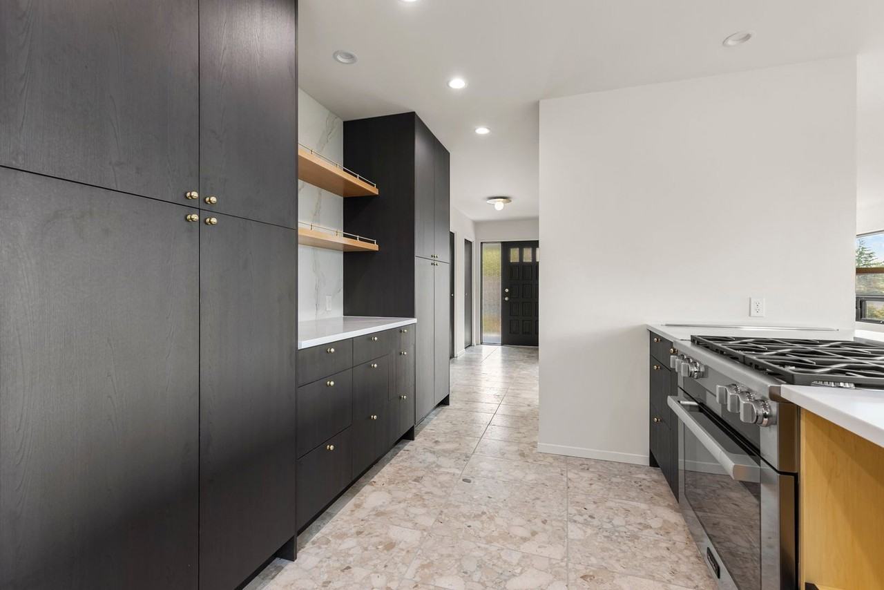 1425 Nw 122nd Ave - Photo 4 of 34