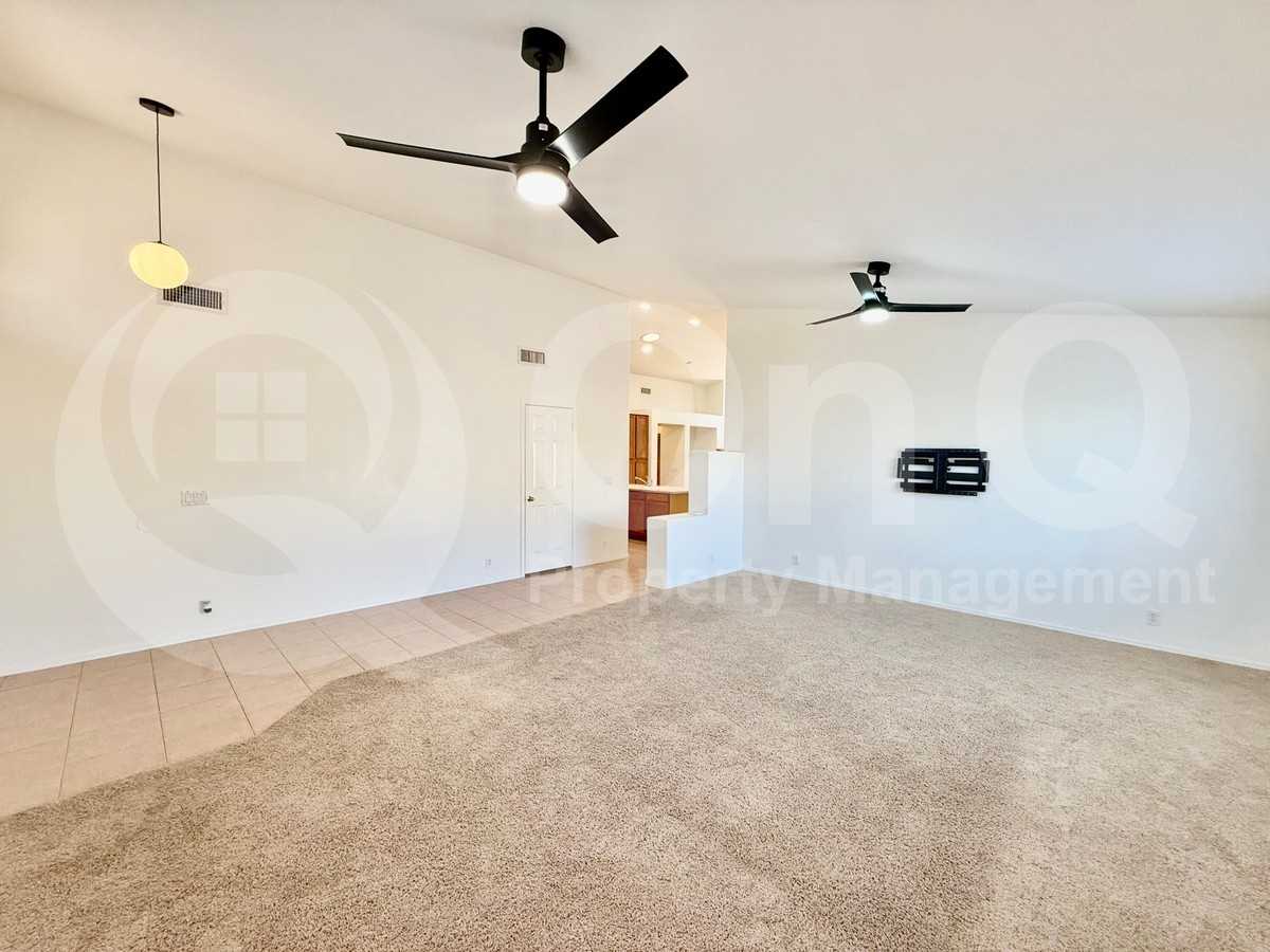 1462 E Erie St - Photo 4 of 27