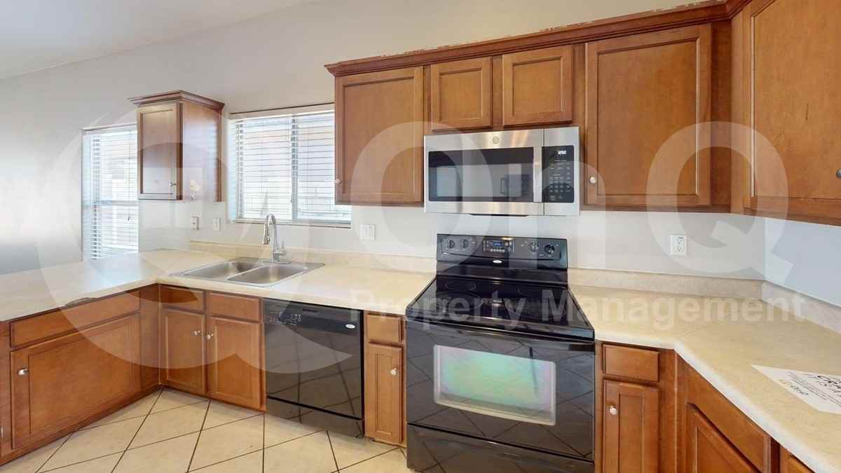 12134 W Ironwood St - Photo 6 of 36