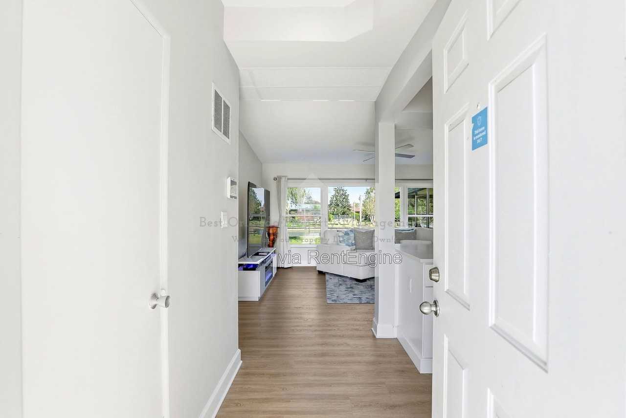 2705 Gulfstream Rd - Photo 3 of 26