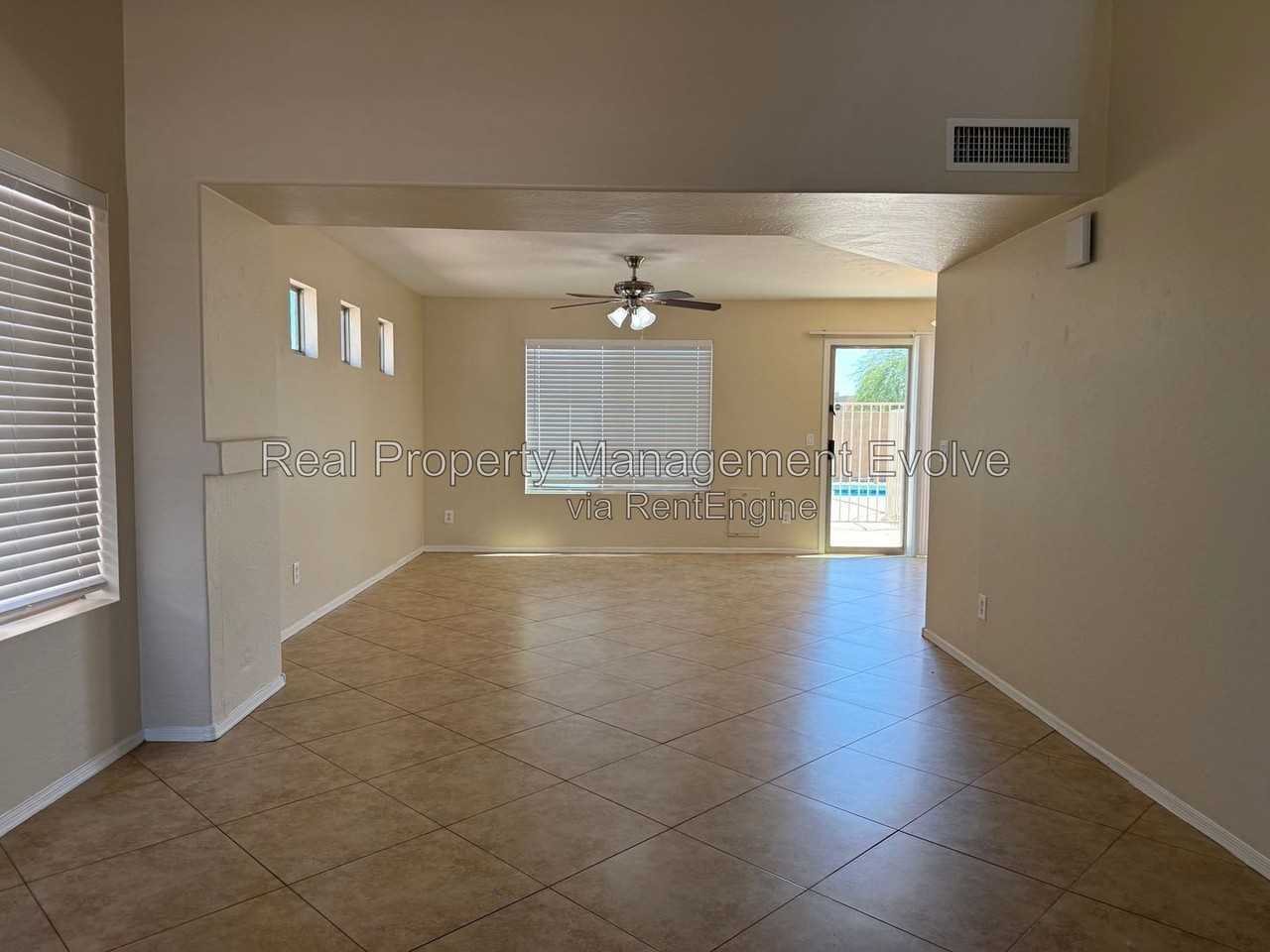 1813 S 63rd Dr - Photo 3 of 27