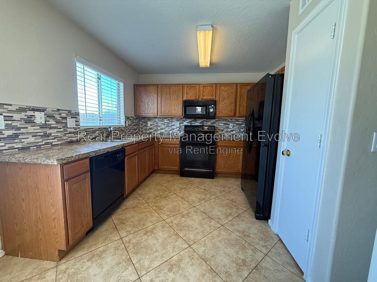 1813 S 63rd Dr - Photo 7 of 27