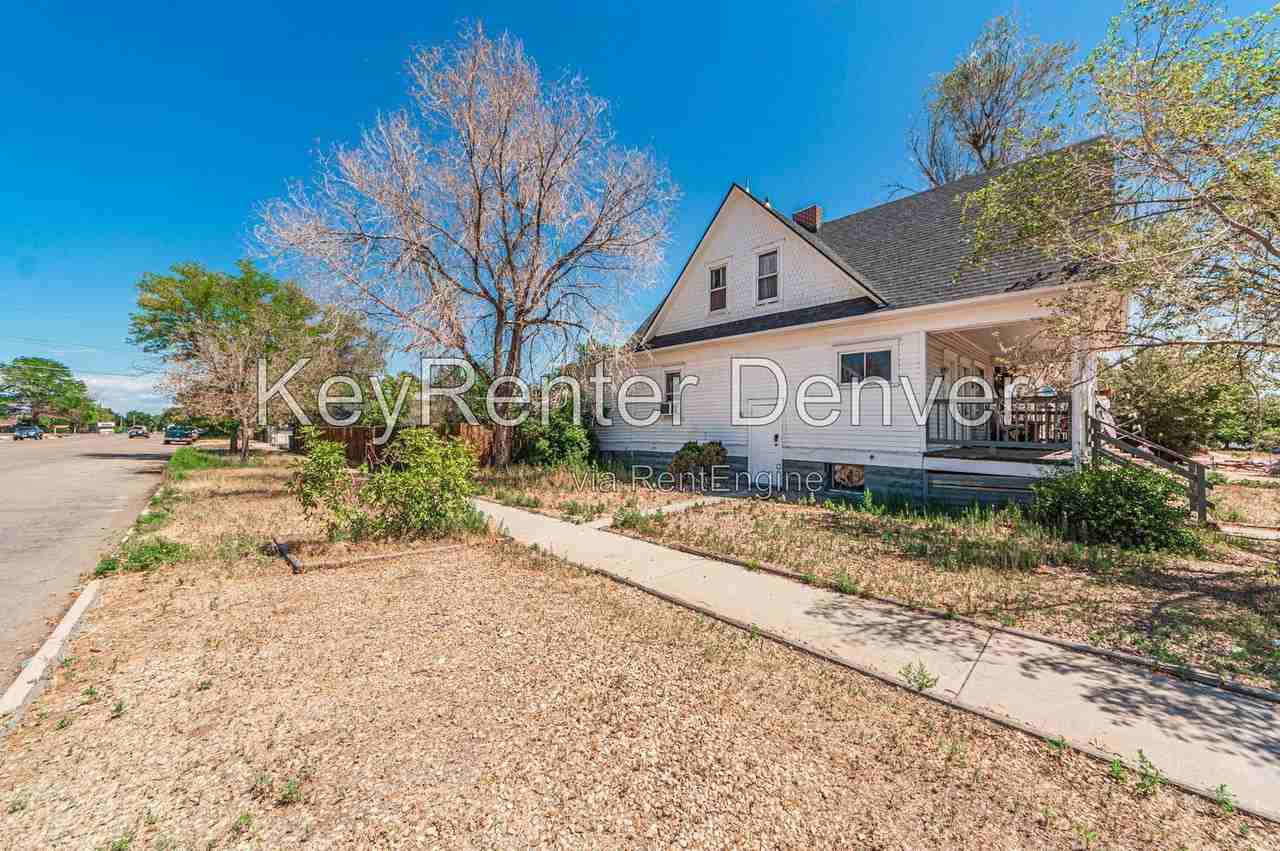 929 5th St #3 - Photo 6 of 43