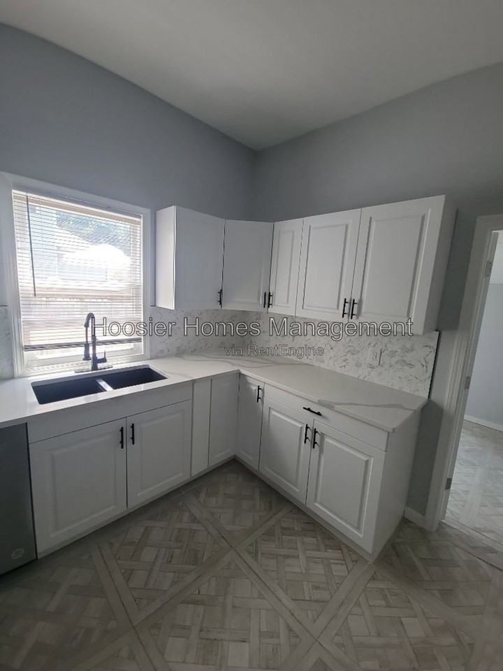 938 Jefferson Ave #1 - Photo 2 of 12