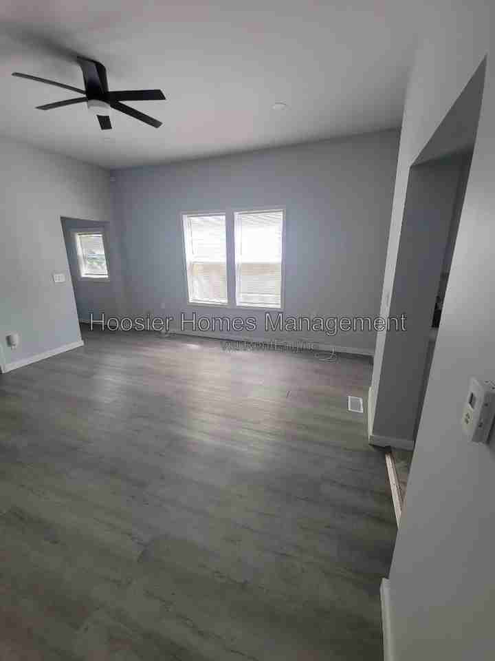 938 Jefferson Ave #1 - Photo 3 of 12