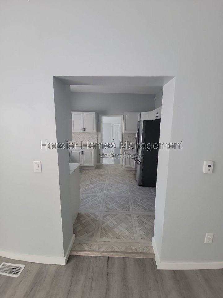 938 Jefferson Ave #1 - Photo 4 of 12