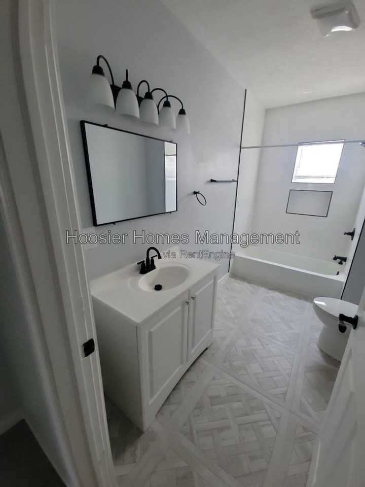 938 Jefferson Ave #1 - Photo 5 of 12