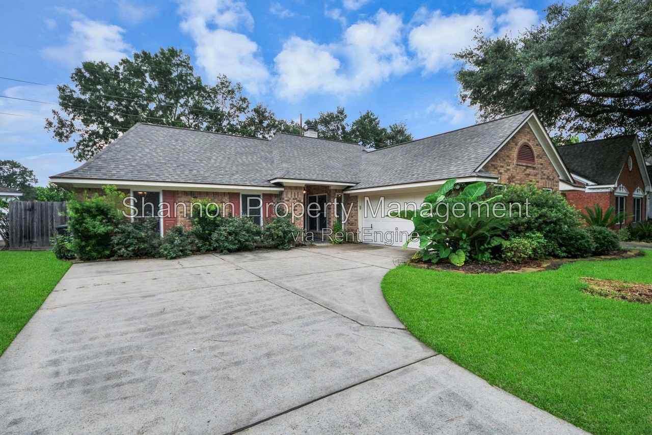 15818 Sweetwater Creek Dr - Photo 2 of 44