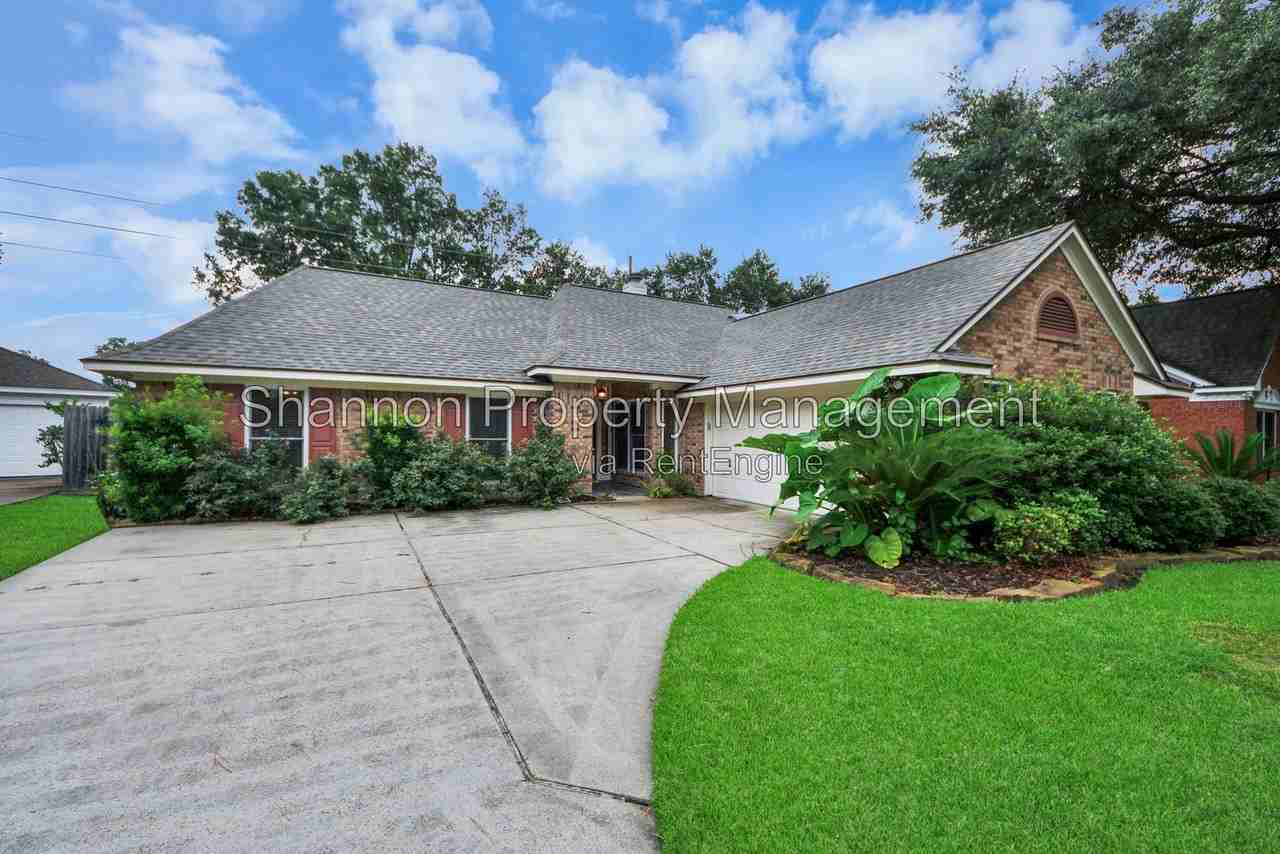 15818 Sweetwater Creek Dr - Photo 3 of 44