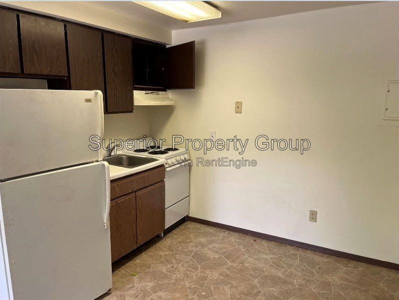 714 N Oak St #7 - Photo 2 of 6