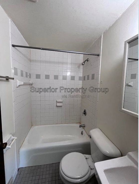 714 N Oak St #7 - Photo 5 of 6