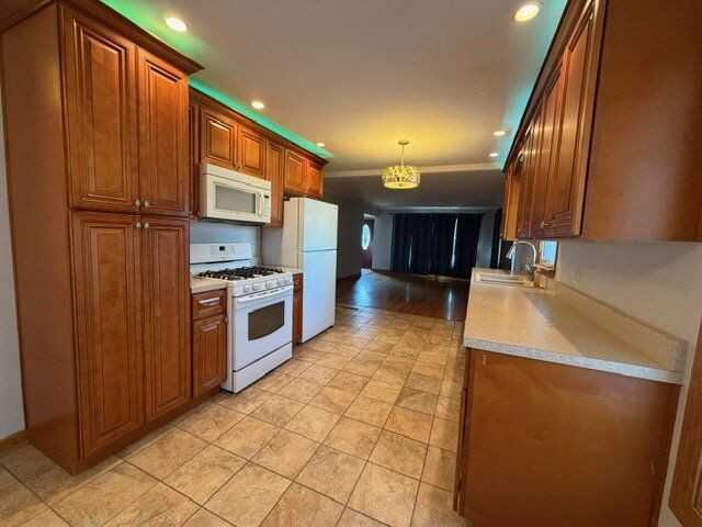9229 27th Ave - Photo 5 of 31