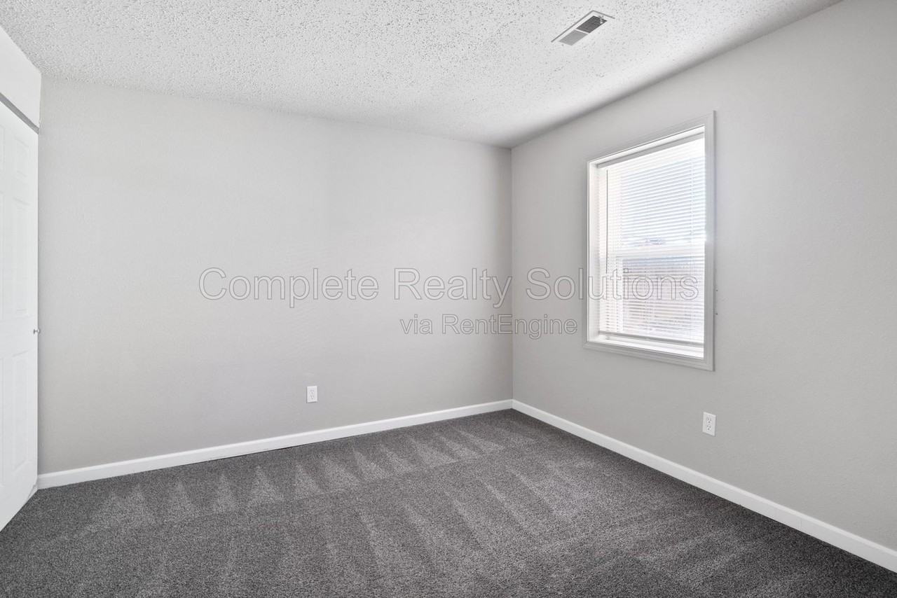 289 Mount Everest Dr #B - Photo 5 of 10