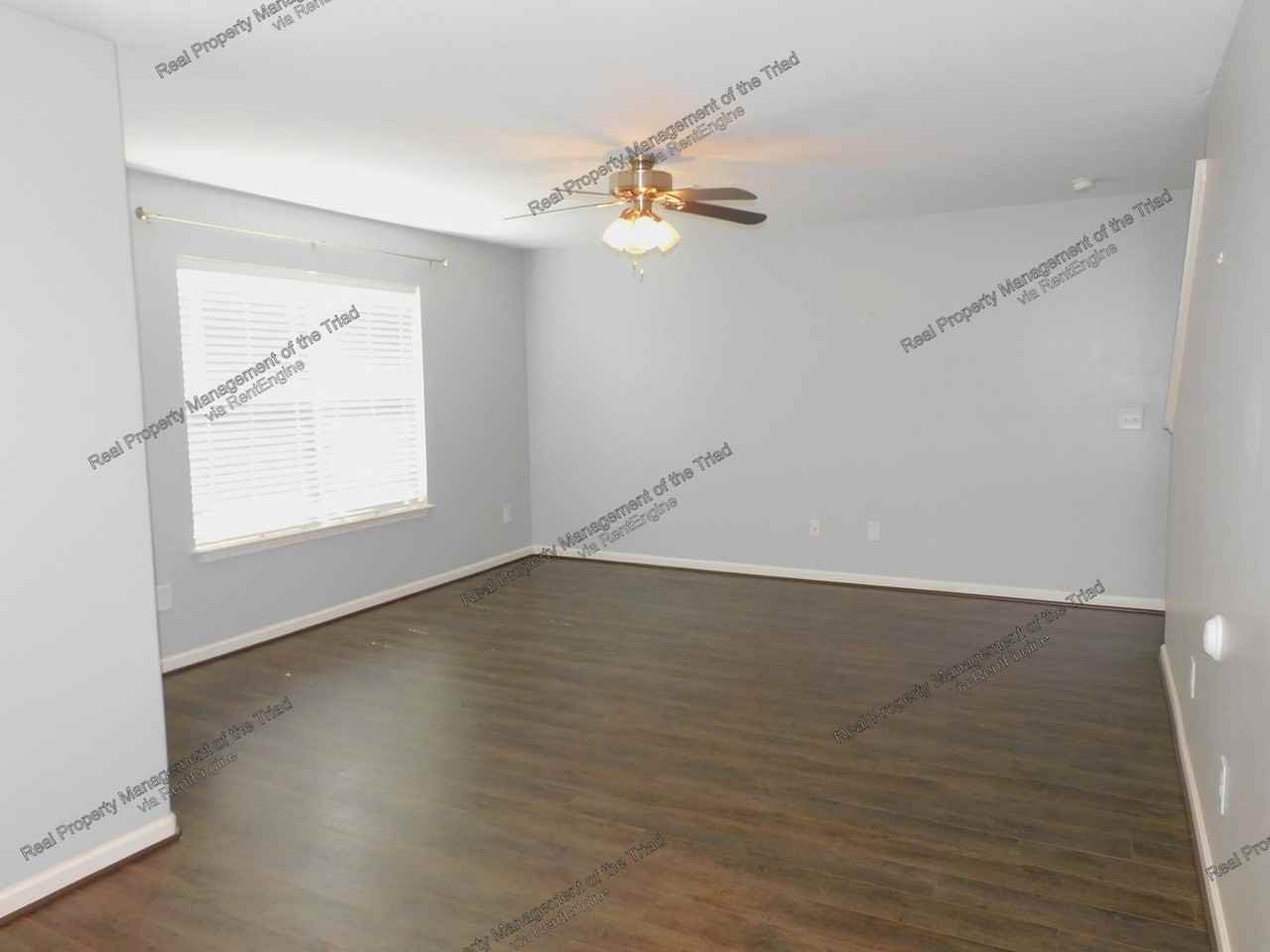 2627 Leighswood Dr - Photo 4 of 31