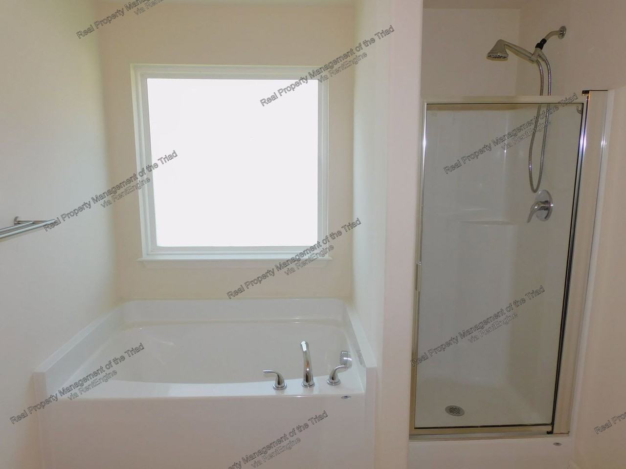 2627 Leighswood Dr - Photo 6 of 31