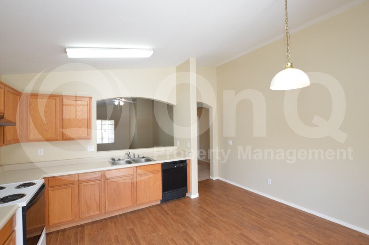 10039 E Crescent Ave - Photo 4 of 24