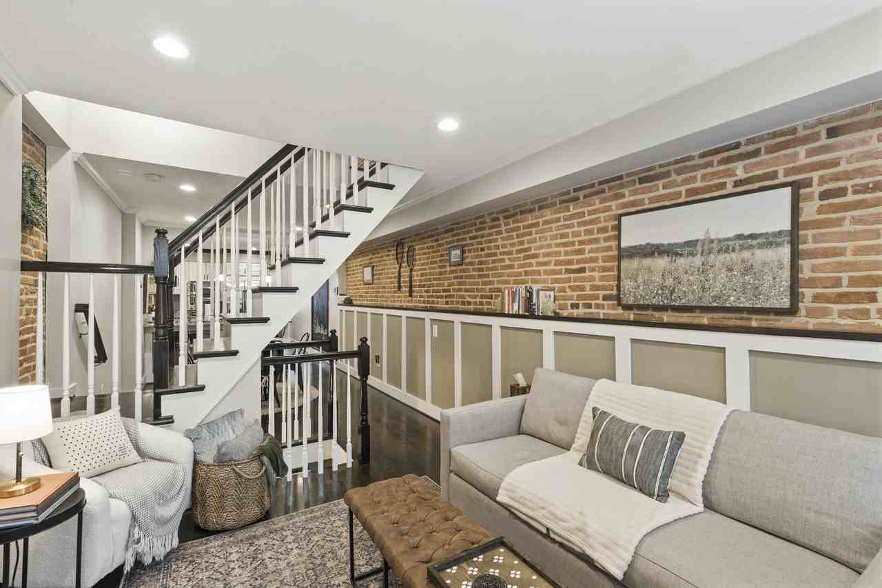 425 E Gittings St - Photo 2 of 26