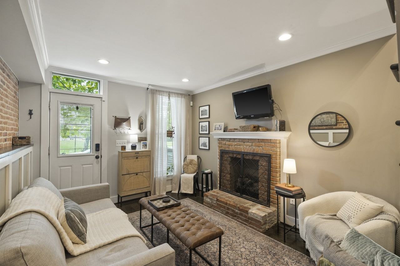 425 E Gittings St - Photo 3 of 26
