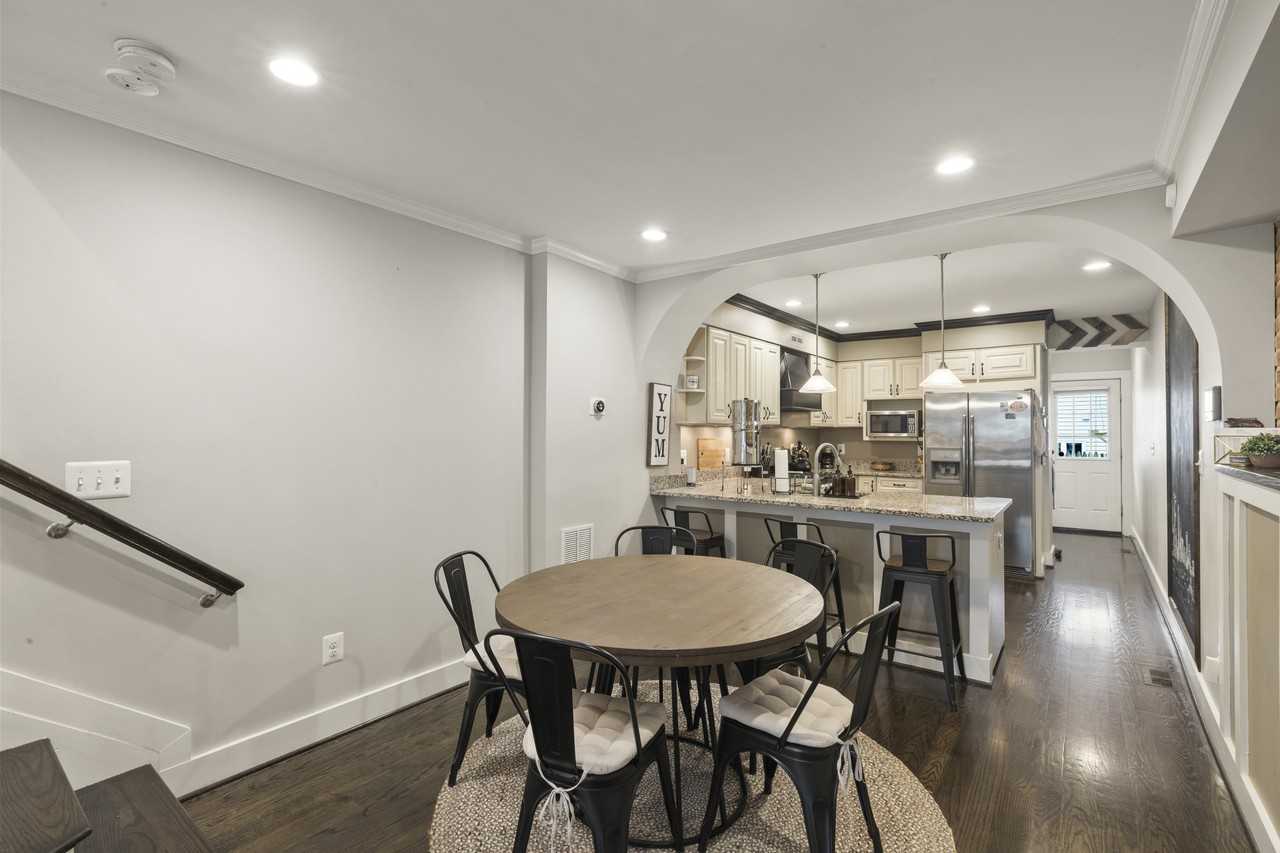 425 E Gittings St - Photo 4 of 26