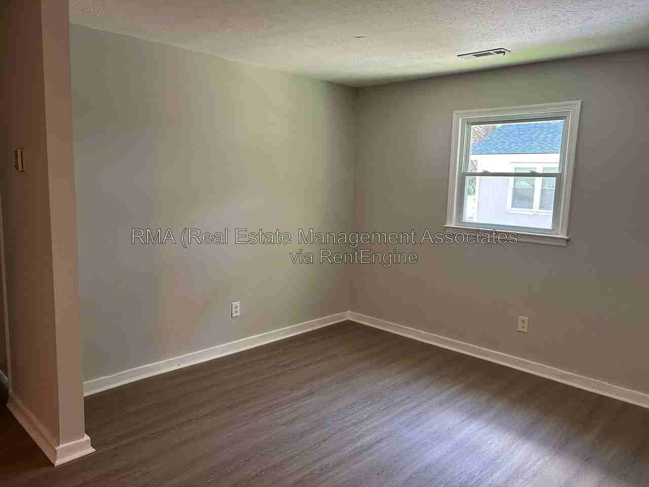523 E Central Ave - Photo 2 of 6