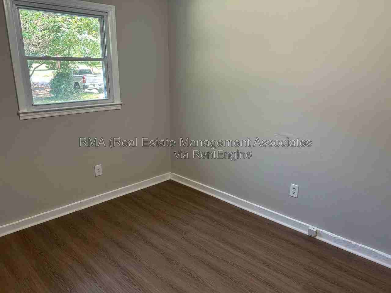 523 E Central Ave - Photo 4 of 6