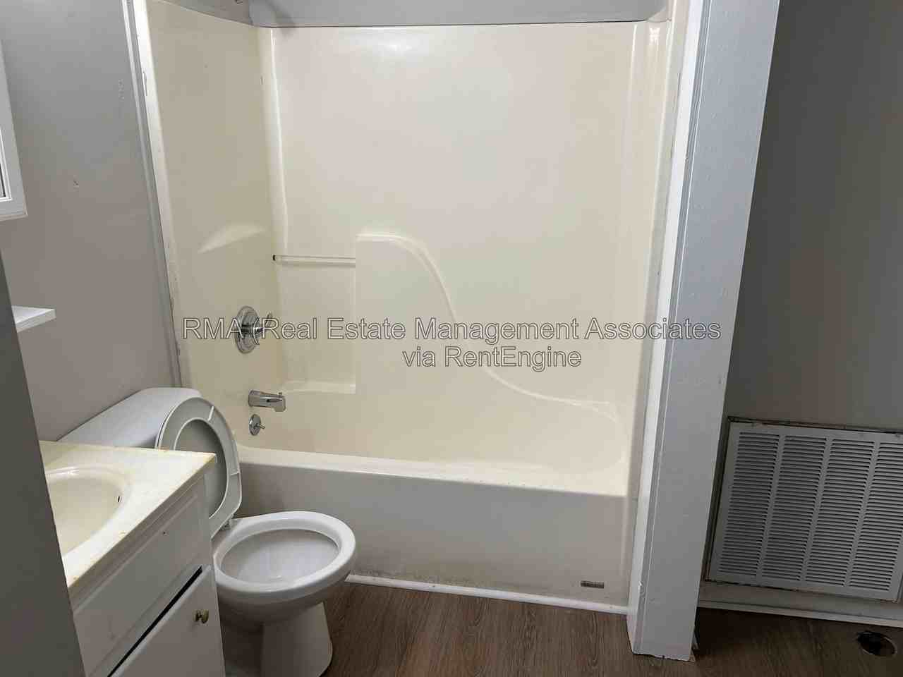 523 E Central Ave - Photo 6 of 6