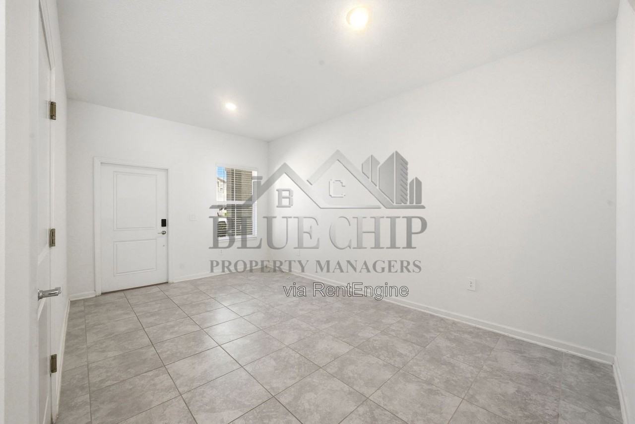2634 Runners Cir - Photo 6 of 37