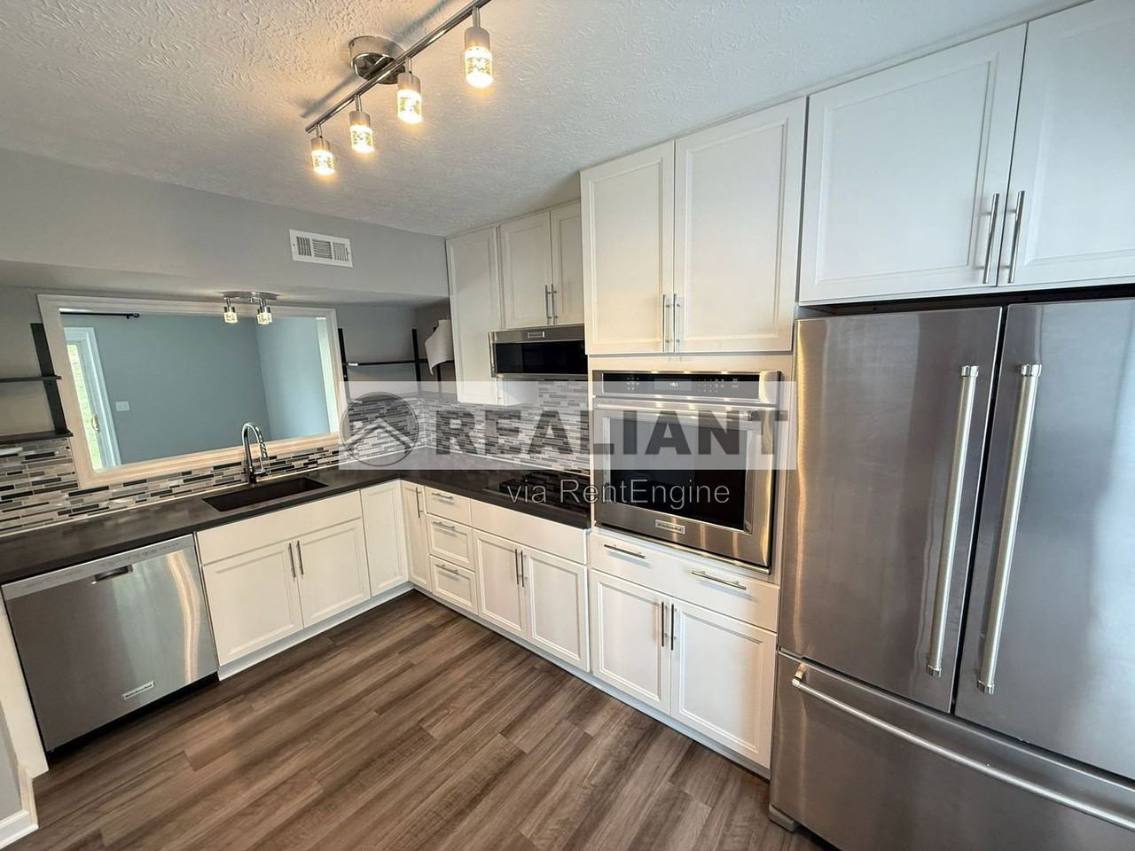 6446 Linkview Ct - Photo 2 of 20