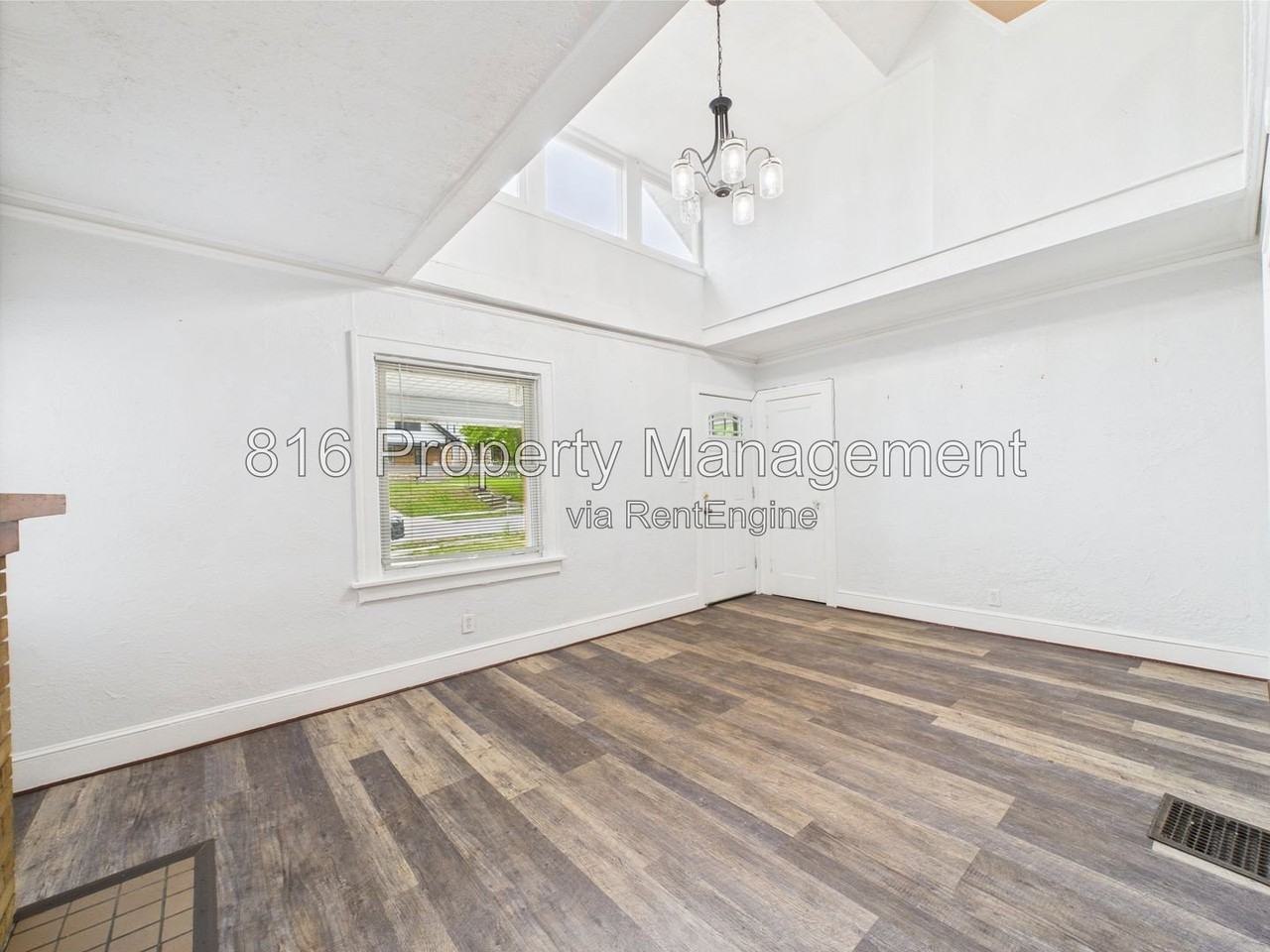 5611 Olive St - Photo 4 of 24