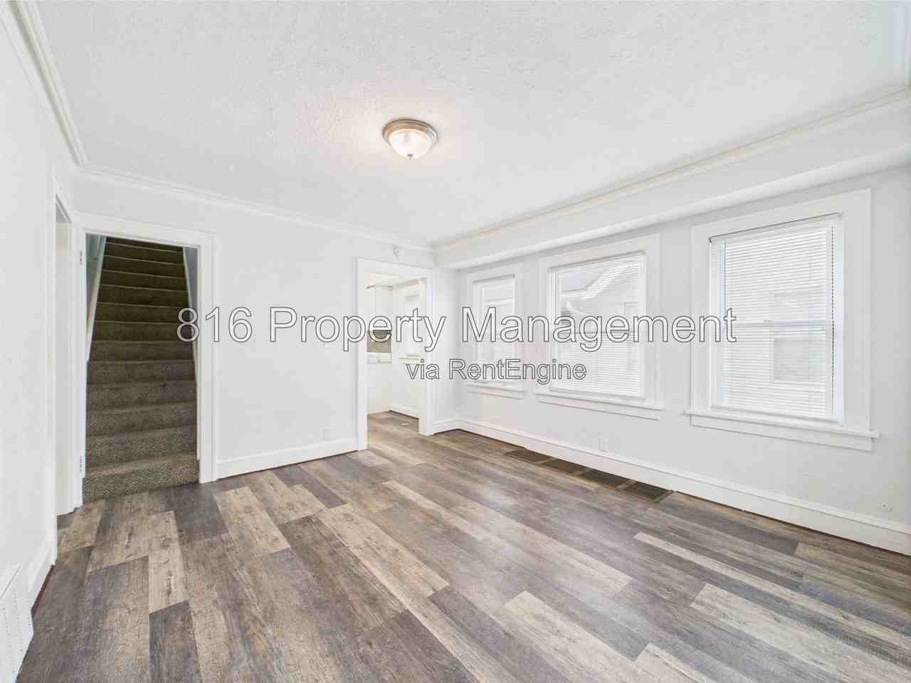 5611 Olive St - Photo 5 of 24