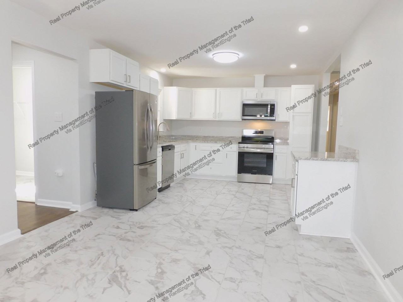 2206 Dulaire Rd - Photo 5 of 28