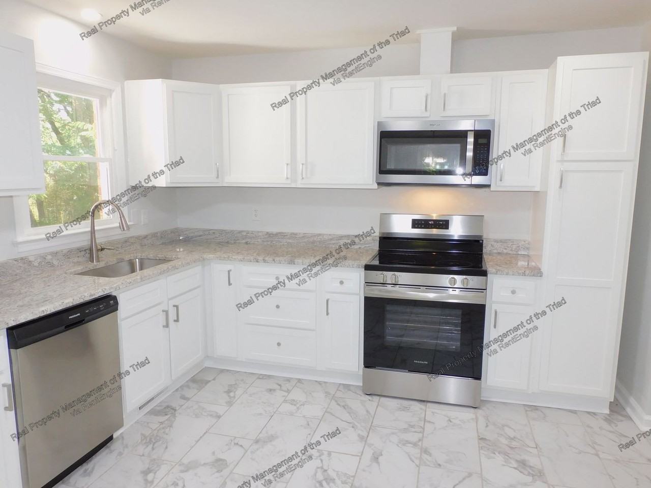 2206 Dulaire Rd - Photo 6 of 28
