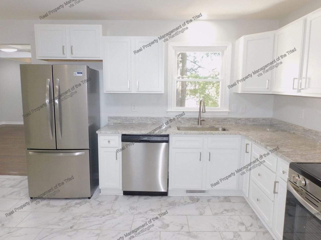 2206 Dulaire Rd - Photo 7 of 28