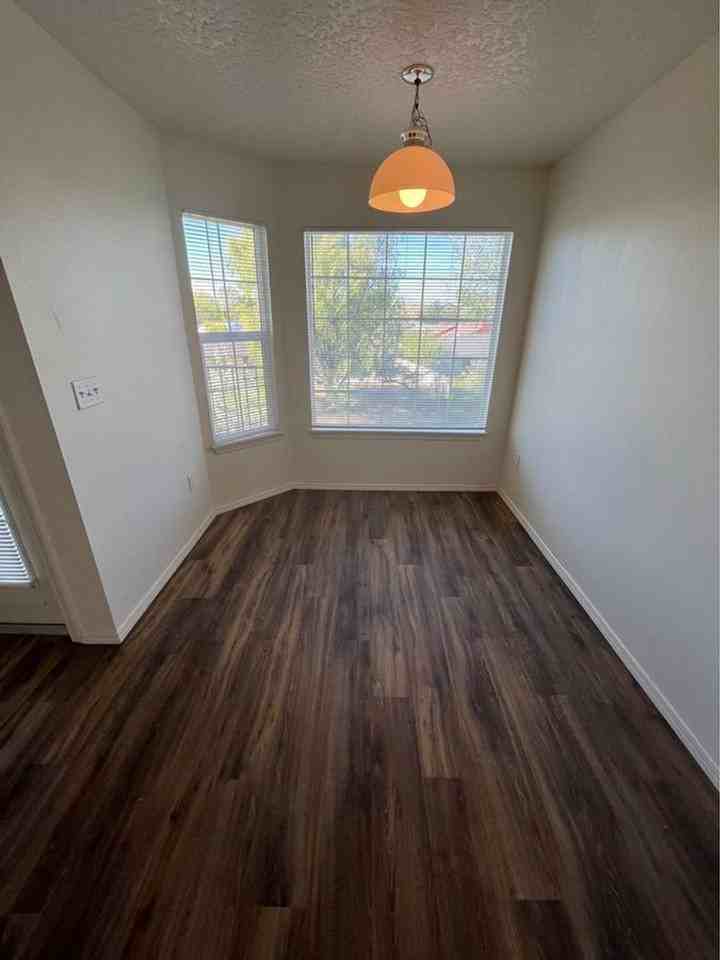 2304 Sunnybrook Dr #305 - Photo 5 of 22
