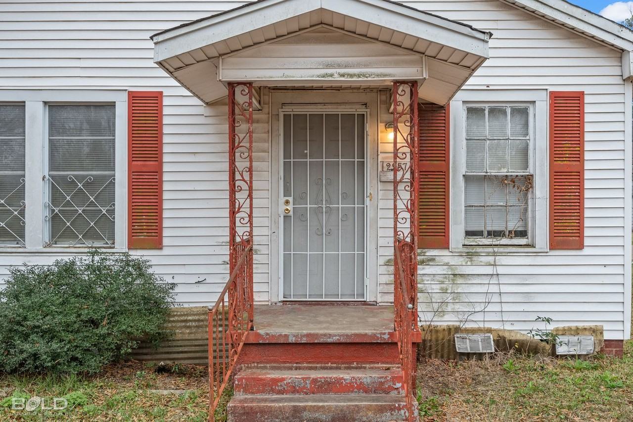 2957 Regent St - Photo 2 of 16